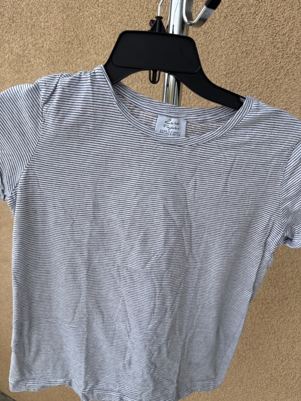 Zara Men Short-Sleeve Thin Stripe Tee in White and Navy